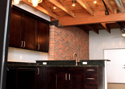 2Interior-brick-wall-and-kitchen